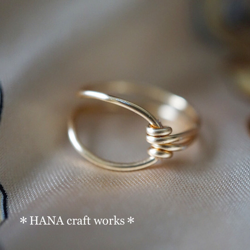ゴールドのデザインワイヤーリング 指輪・リング HANA CRAFT WORKS