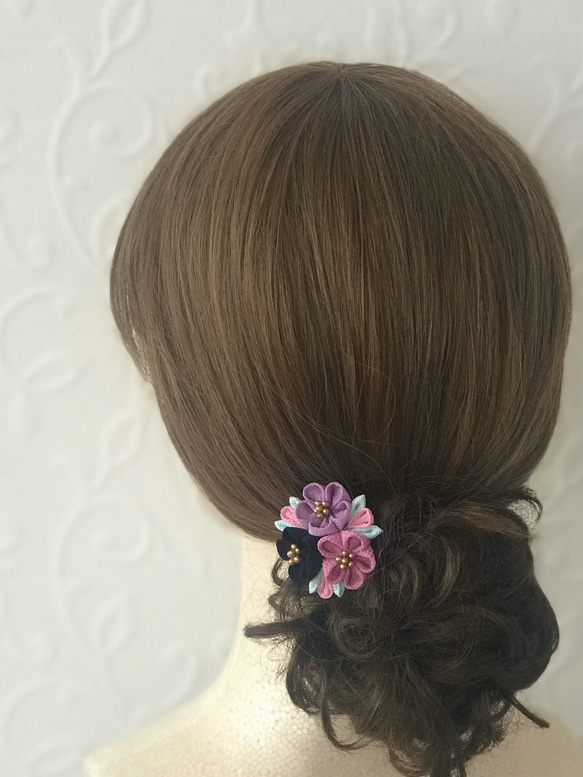 つまみ細工の髪飾り【紫　ブローチ　帯留め　ヘアクリップ 】成人式　振袖　卒業式　袴　浴衣　七五三　着物　母の日ギフト 6枚目の画像