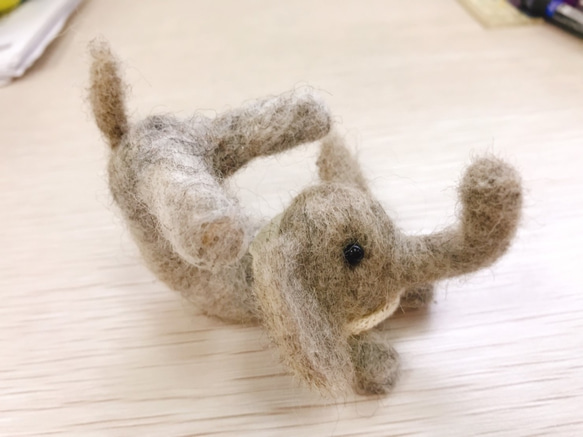 [台湾ハンドメイド]花と時間を過ごしたくない人-手作りウールフェルト/ヨガ象 2枚目の画像