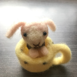 [台湾手作り]レン・ヘ・フアン・ジュン・ハンドメイド・ウール・フェルト/回転式コーヒーカップウサギ 1枚目の画像
