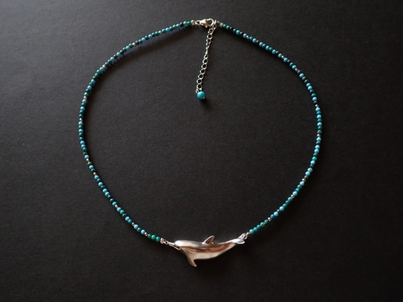 【受注制作】旅するイルカ（ネックレス） 2枚目の画像