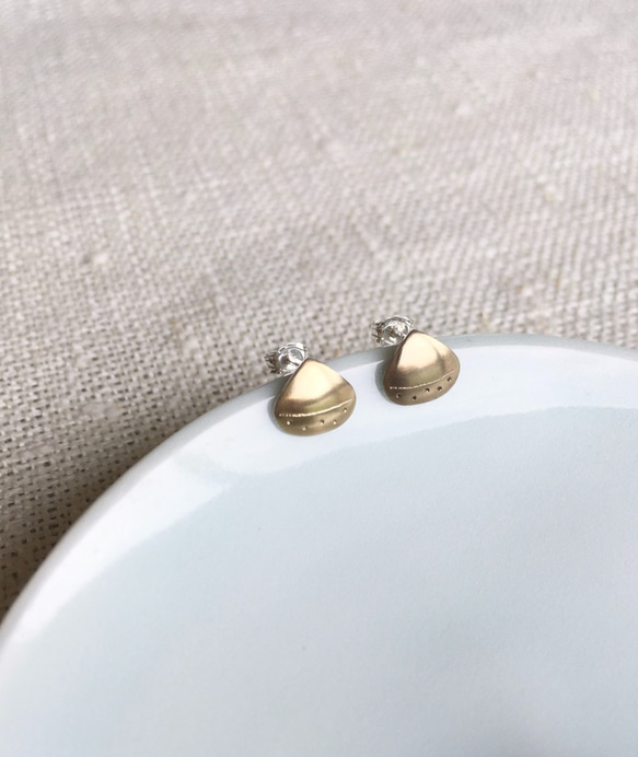 【受注制作】Chestnut （栗ピアス・真鍮製） 1枚目の画像