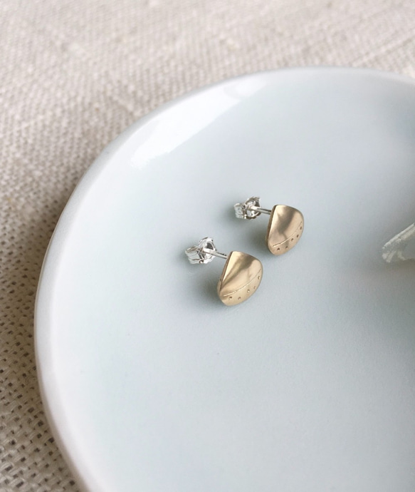 【受注制作】Chestnut （栗ピアス・真鍮製） 2枚目の画像