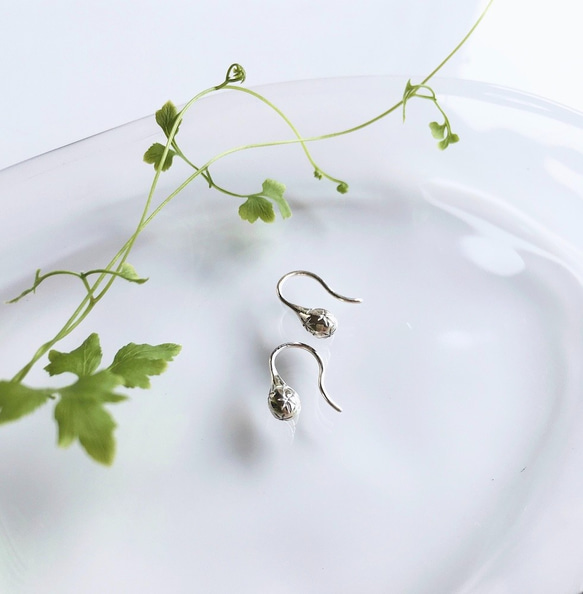 【受注制作】雨上がり ー雫ー（ピアス／フックタイプ） 1枚目の画像