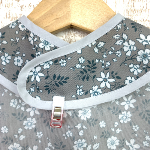 お手入れ簡単☆洗える お食事エプロン スタイ 《お花✕グレー》 スタイ