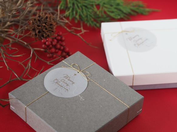 聖誕禮盒 ○ 圓形珍珠包裹的耳環和項鍊套裝 [鈦/樹脂 OK，含禮盒] 第9張的照片