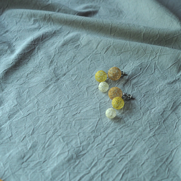 【無孔OK】華麗紗球芥末三重耳環（僅限秋季）[haj_sa010] 第2張的照片