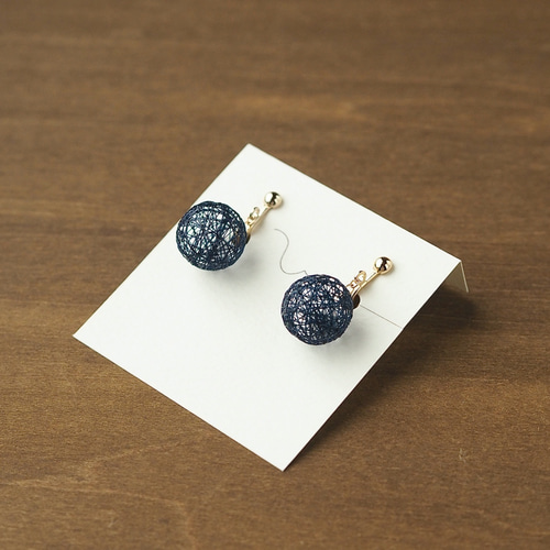 ネイビーの1粒イヤリング[ノンホールOK] イヤリング