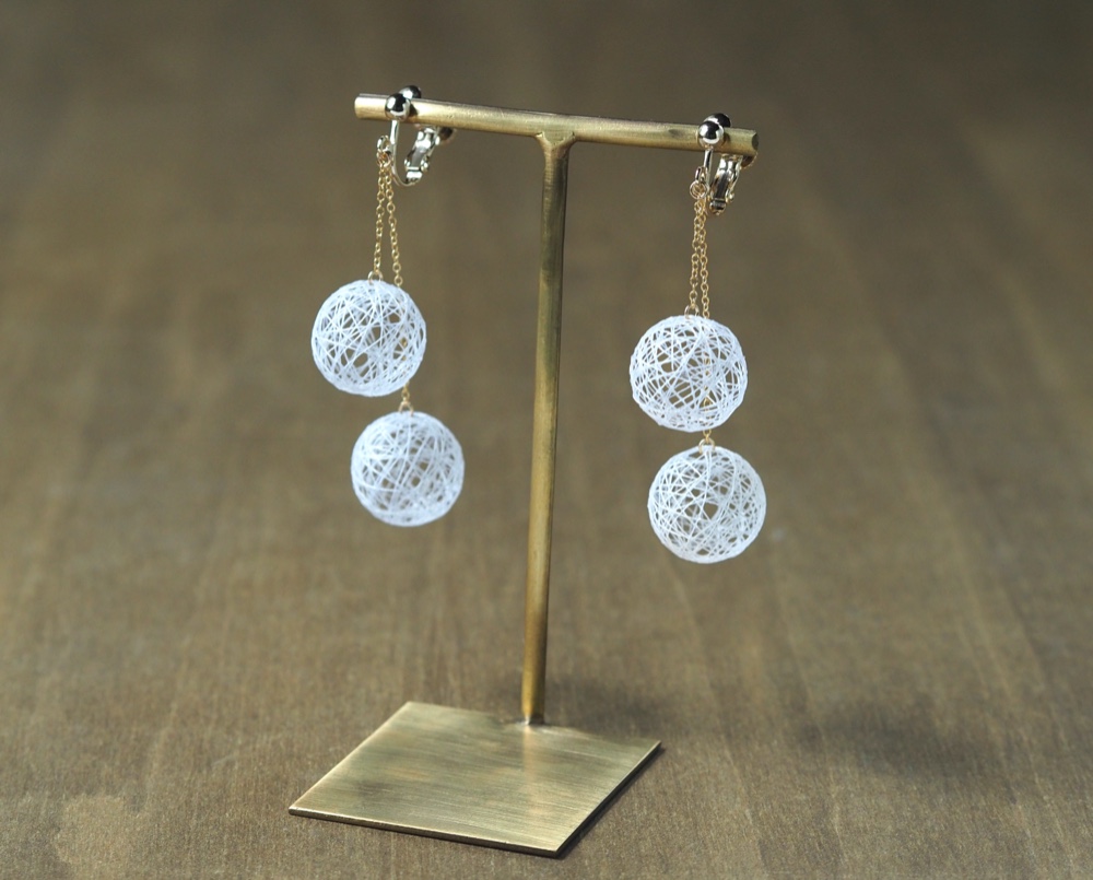 ひらり糸玉ロングイヤリング　 [ネジバネor樹脂ノンホール]【haj_t005】