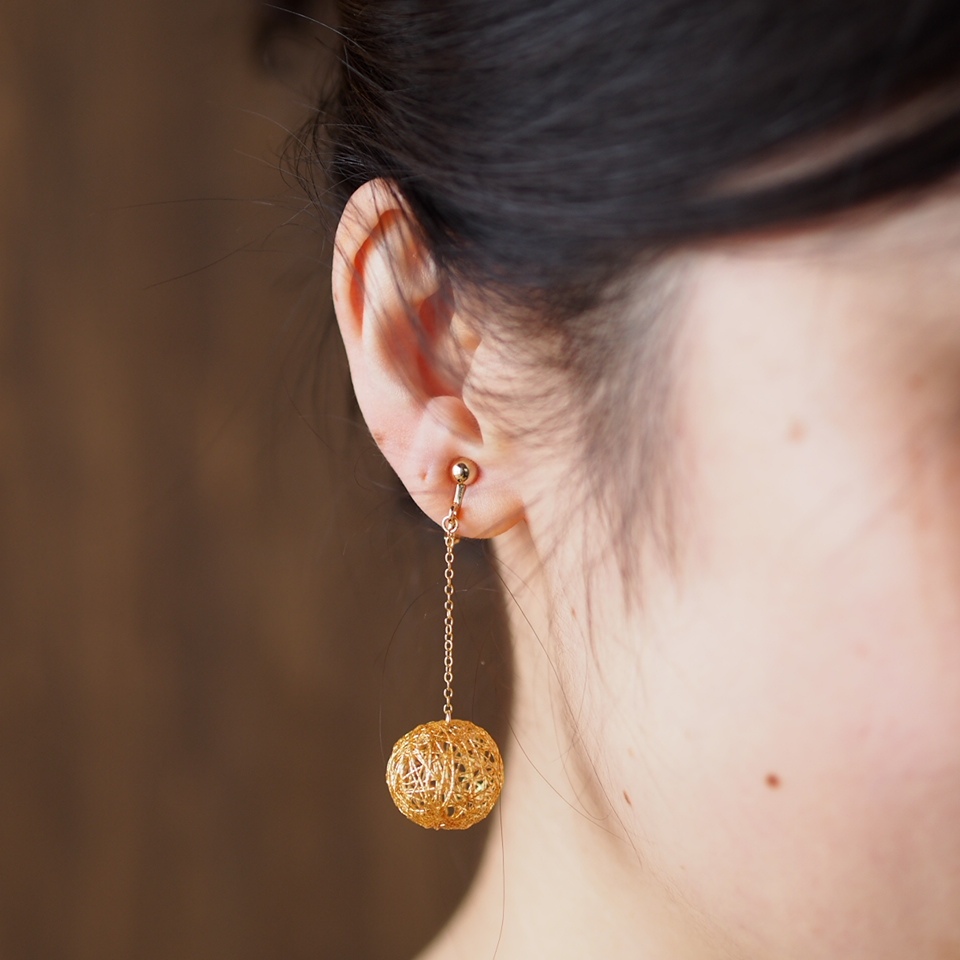 糸玉Starball 星のイヤリング ゴールド [ネジバネor樹脂ノンホール]