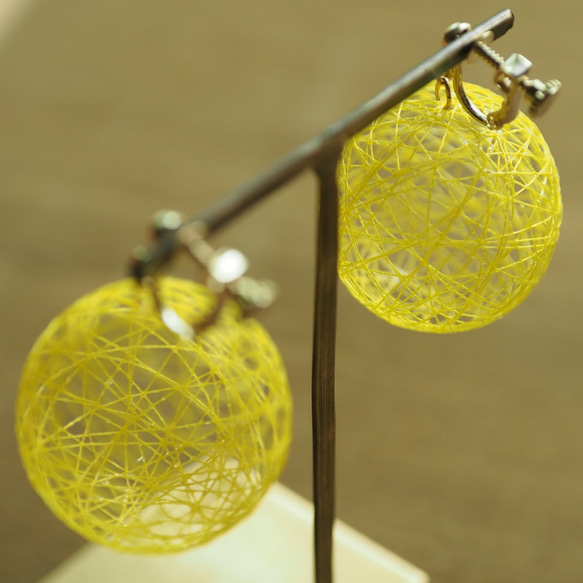 【夏限定】サマーイエロー・ひまわりカラーのバルーンイヤリング (ノンホールOK) 10枚目の画像