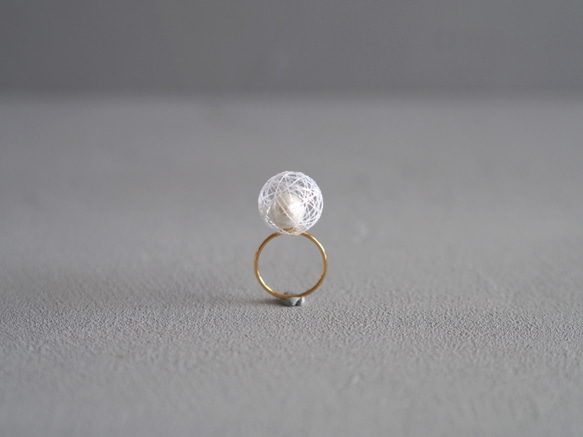 佩戴採訪◯Hirari的線球，Mayudama戒指[無孔珍珠]金[haj_ma009] 第1張的照片