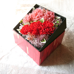 母の日　カーネーションのボックスフラワー 2枚目の画像