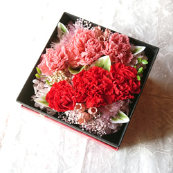 母の日　カーネーションのボックスフラワー 3枚目の画像