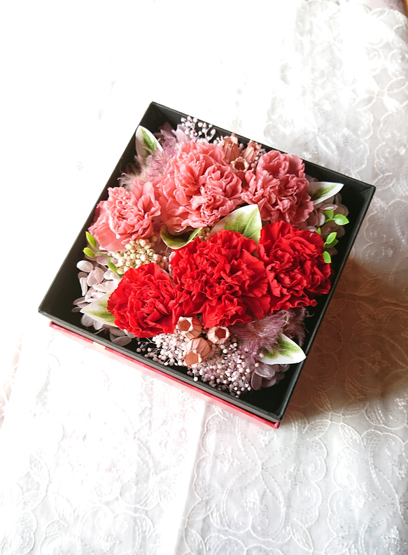 母の日　カーネーションのボックスフラワー 3枚目の画像