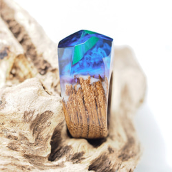 美しい風景を閉じ込めたような指輪 レジンウッドリング Crystal wood ring Northern light 4枚目の画像