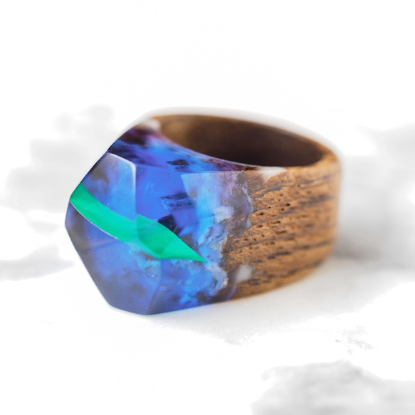 美しい風景を閉じ込めたような指輪 レジンウッドリング Crystal wood ring Northern light 5枚目の画像