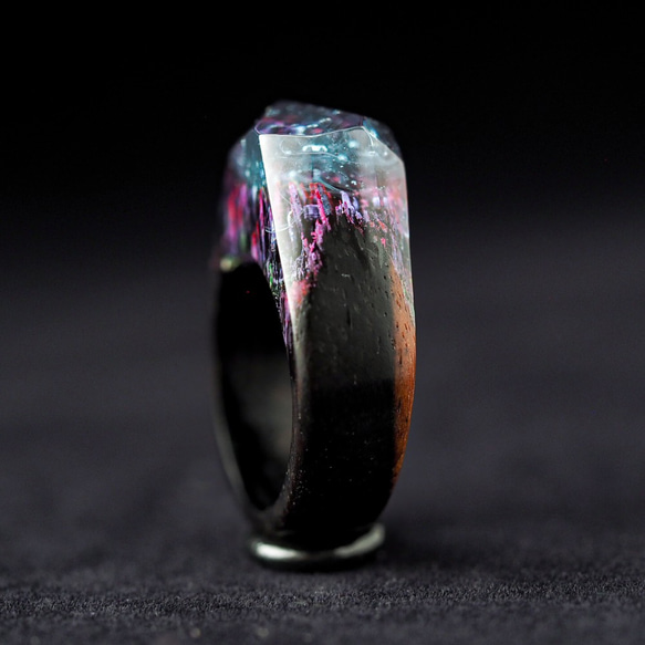 美しい景色を閉じ込めた木の指輪 Crystal wood ring  <Coral reefs> レジンウッドリング 3枚目の画像