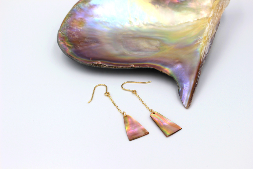 “Trapezoid” パールシェル ピアス-14kgf