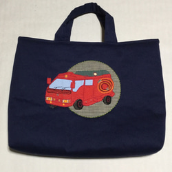 《creema限定セット》《はたらく車シリーズ》消防車のワッペンのレッスンバッグと、ミキサー車のワッペンのシューズバッグ 2枚目の画像