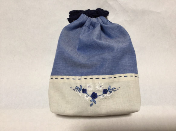 青の花刺繍 コップ袋(巾着袋小) 4枚目の画像