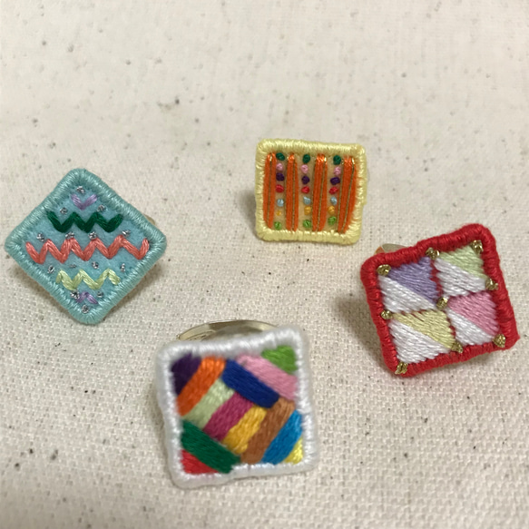 カラフル刺繍の指輪 1枚目の画像