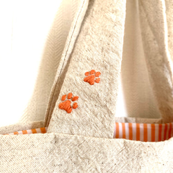 リネン刺し子と足跡刺繍のミニトートバッグ(オレンジ) 4枚目の画像