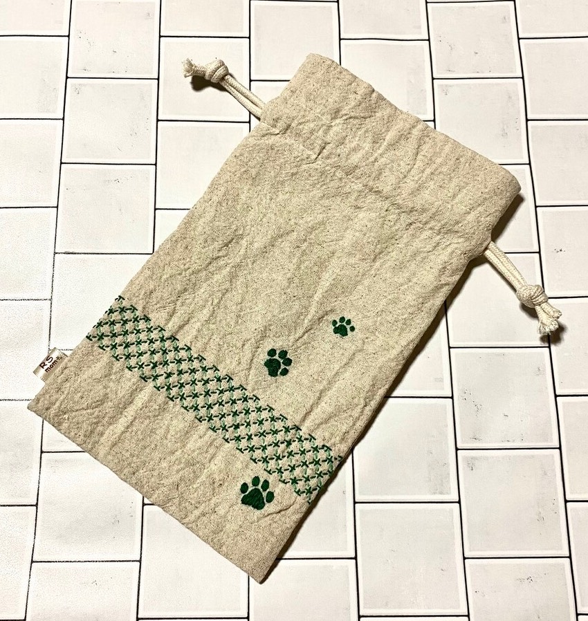 刺し子と足跡刺繍の裏地付き巾着ポーチ