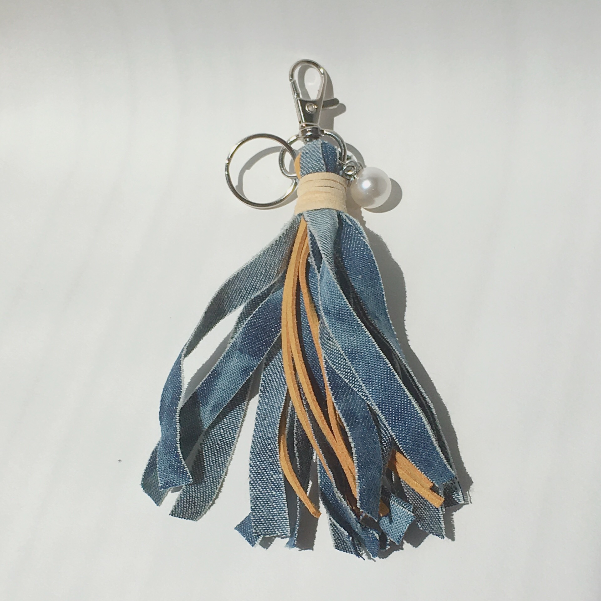 リメイクデニム クッションチャームつき タッセルキーホルダー 革タグ