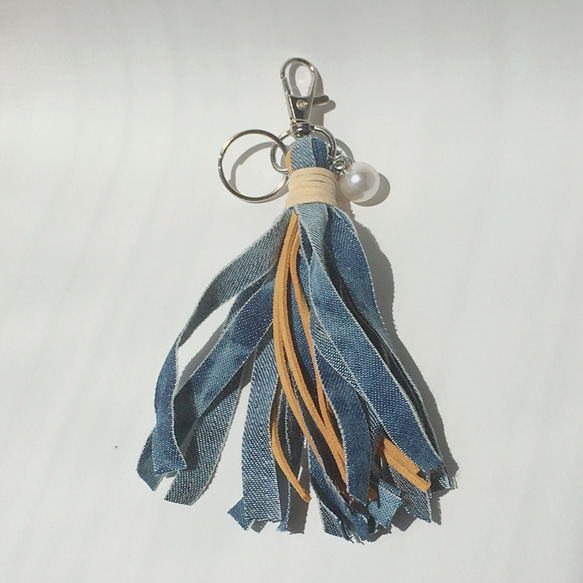 革タグ リメイクデニム タッセルキーホルダー クッションチャームつき