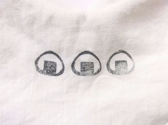 亞麻和有機棉製飯糰圍兜兜 第3張的照片