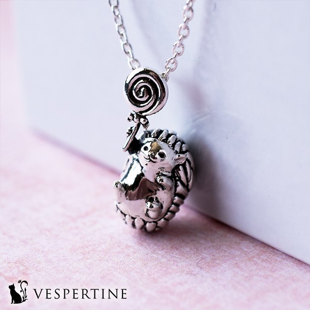 ハリネズミのネックレス、ペンダント：ペロペロキャンディ：可愛い動物モチーフ：シルバーアクセサリー：誕生日プレゼント