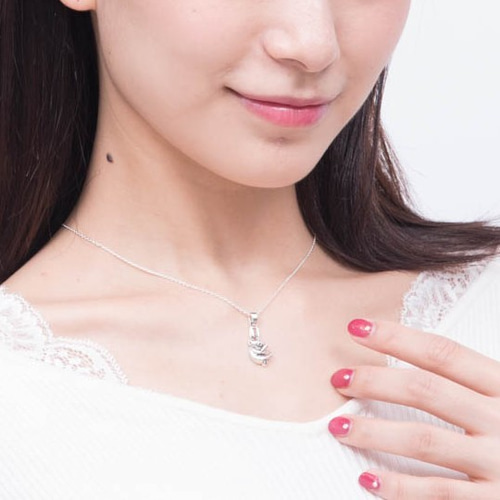 うさぎネックレス：アクセサリー：幸運を呼ぶラッキーモチーフ