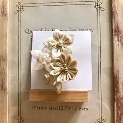 《つまみ細工》白小花のブローチ･コサージュ 1枚目の画像