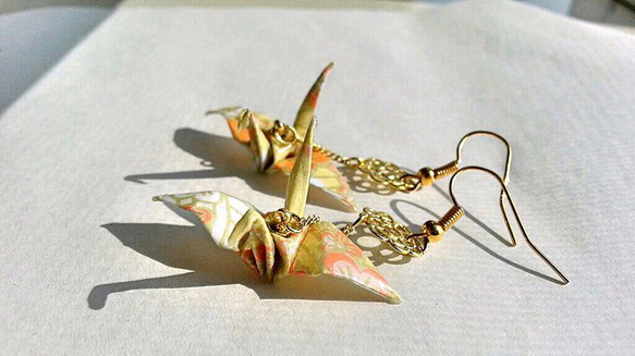 折り鶴と花のピアス/イヤリング ～黄色～ 2枚目の画像