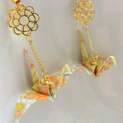 折り鶴と花のピアス/イヤリング ～黄色～ 3枚目の画像