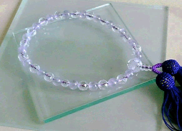 ラベンダーアメジスト八ミリ&カット水晶の念珠(房は、正絹・親玉は皇帝龍彫り入り天然水晶を使用)