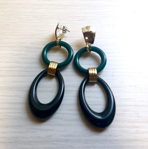 大ぶりビーズのピアス（green×black） ※イヤリング変更可 2枚目の画像