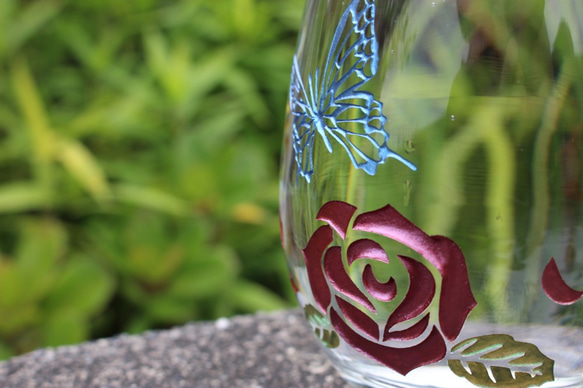 蝶々と薔薇のグラス 3枚目の画像