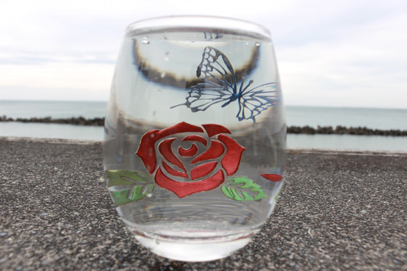 蝶々と薔薇のグラス 7枚目の画像
