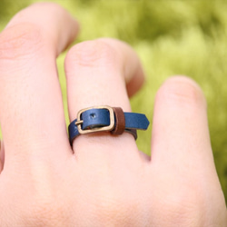 ベルト リング 指輪 本革の小さなベルトリング｜ネイビー 指輪・リング peu a peu 通販