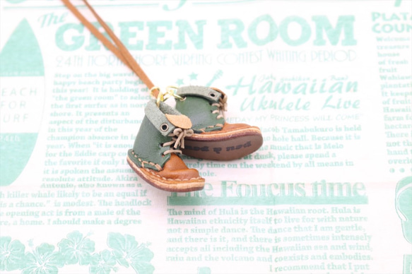 小皮靴項鍊|綠色×巧克力 第4張的照片