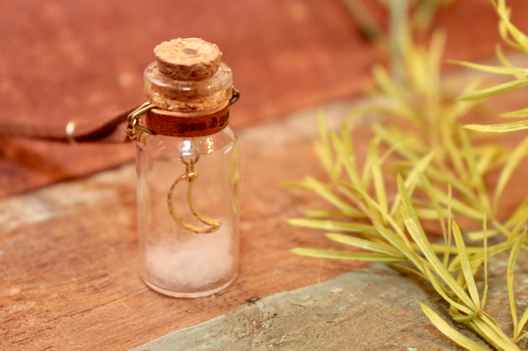 小瓶子裡的月亮項鍊 第2張的照片