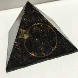 クフ王のピラミッド型オルゴナイト 1枚目の画像
