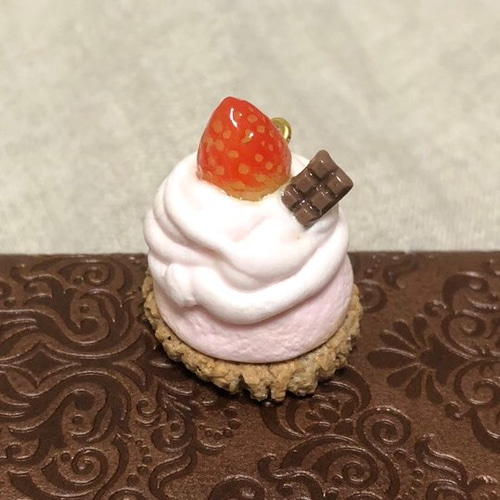いちごタルトとシュークリーム ミニチュアスイーツ いちごタルトとシュークリーム ミニチュアスイーツ