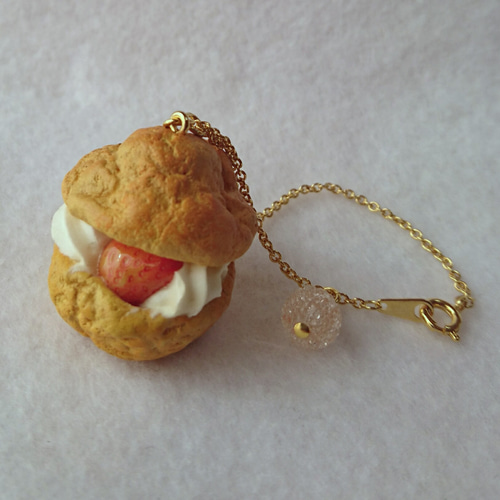 いちごタルトとシュークリーム ミニチュアスイーツ いちごタルトとシュークリーム ミニチュアスイーツ