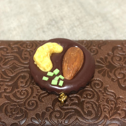 チョコレート④チャームキーホルダー 樹脂粘土スイーツアクセ ミニチュアフード ワンコイン500円シリーズ 1枚目の画像