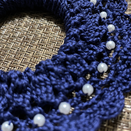 シュシュ  ヘアゴム  かぎ針編み  群青×ネイビービーズ シュシュ ヘアゴム かぎ針編み 群青×ネイビービーズ