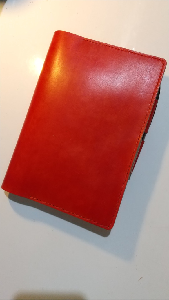 【送料無料】ヌメ革手染め赤色のB6対応手帳(ノート)カバー 1枚目の画像