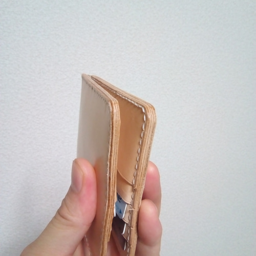 ハンドメイド】ギリギリサイズのヌメ革のカード6枚収納